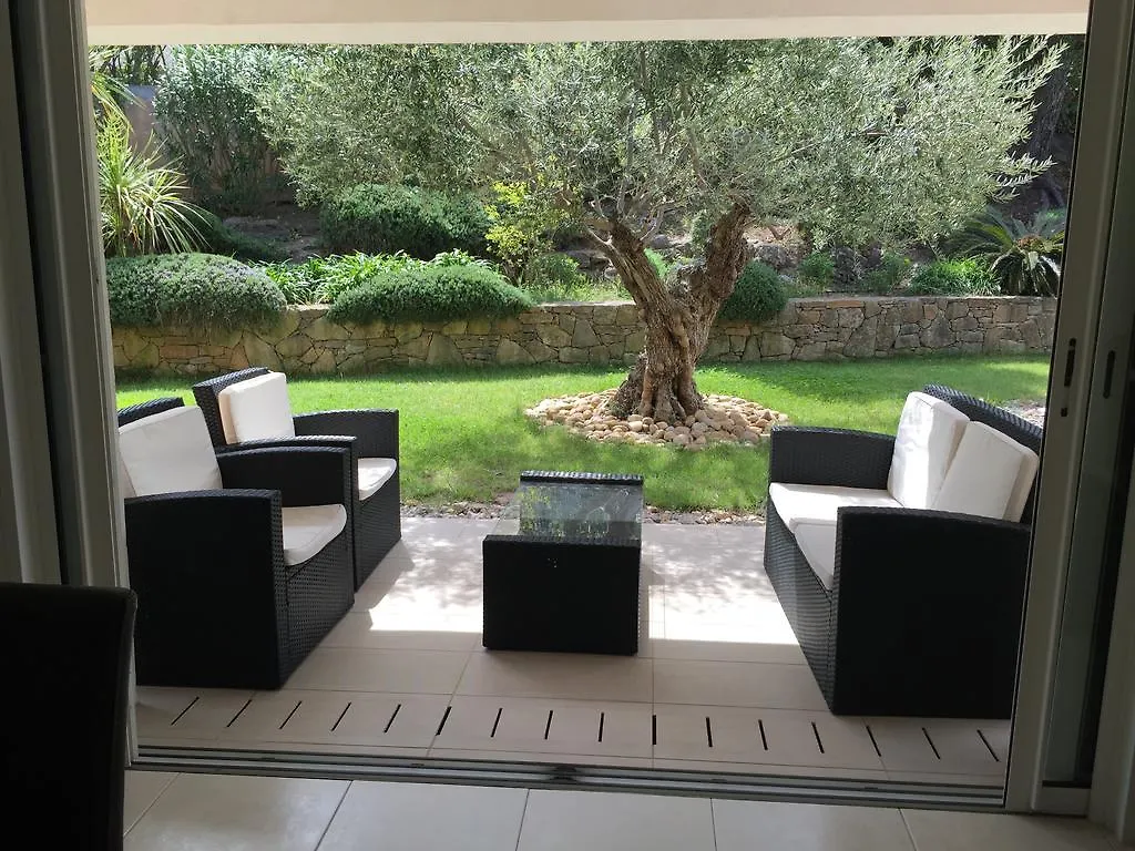 Belle Villa A Saint Raphael Dans Clos Prive  Saint-Raphael (Var)