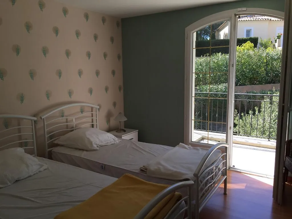 Belle Villa A Saint Raphael Dans Clos Prive  Saint-Raphael (Var)