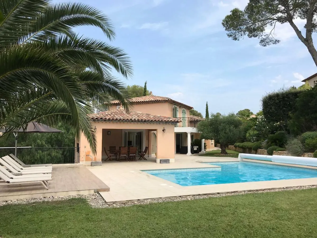 Belle Villa A Saint Raphael Dans Clos Prive  Saint-Raphael (Var)