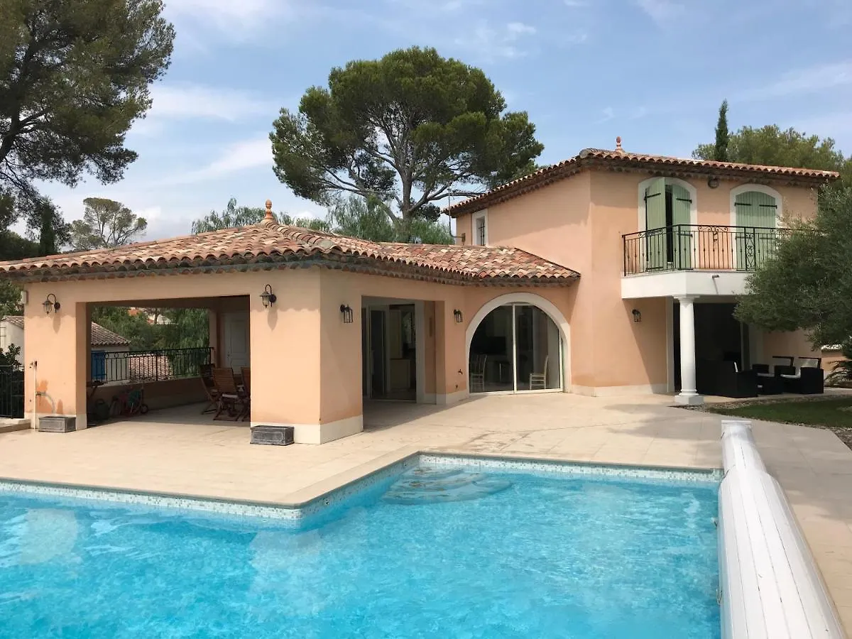 Belle Villa A Saint Raphael Dans Clos Prive 0*, Saint-Raphael (Var) France