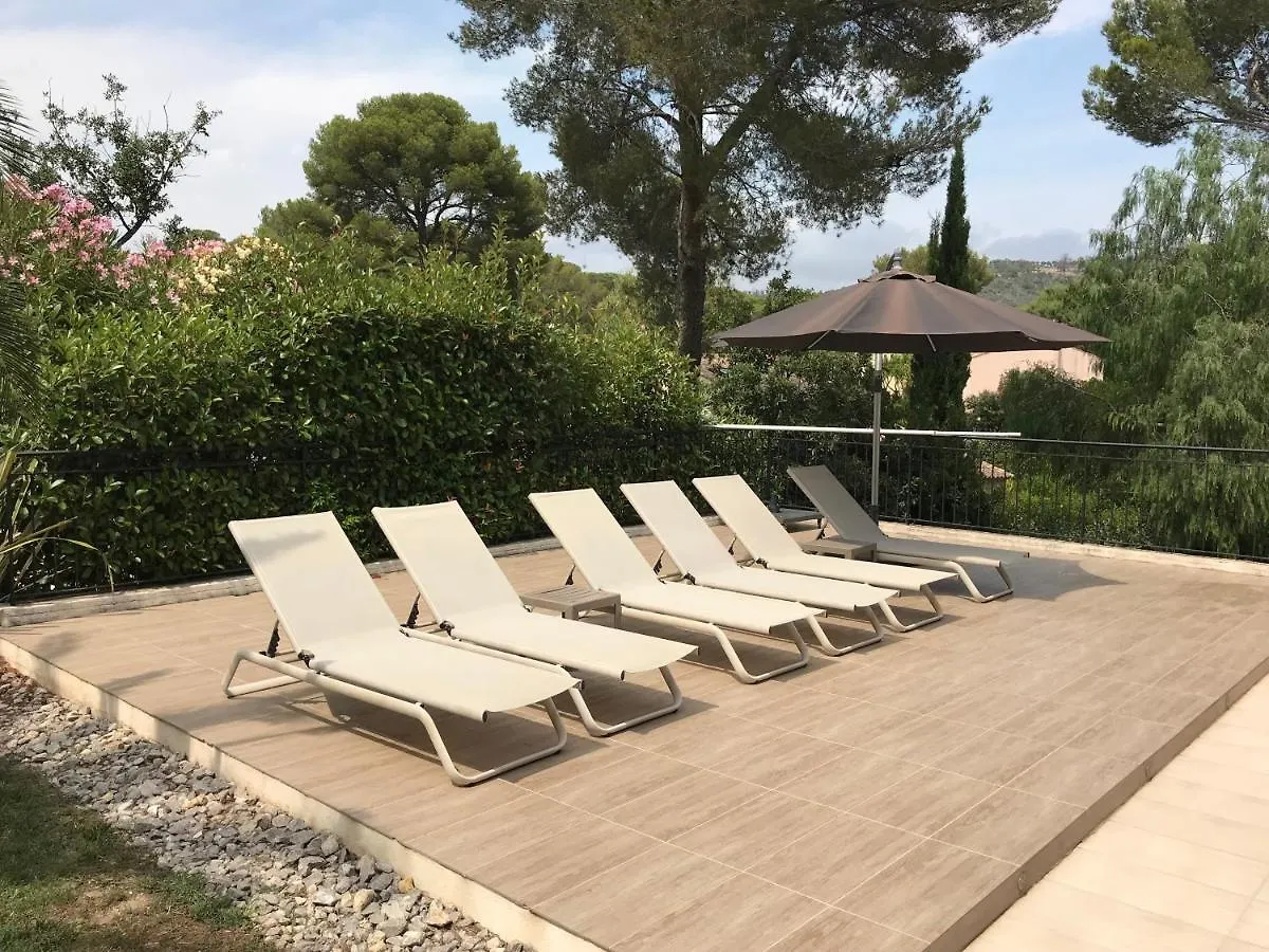 Belle Villa A Saint Raphael Dans Clos Prive  Saint-Raphael (Var)